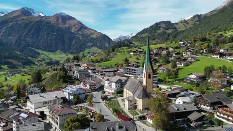 Pueblo-Virgen-E-Iglesia-En-El-Valle-Virgental,-Tirol,-Austria---Antena-4k