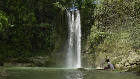 Landschaft-Der-Camugao-Falls,-Philippinen,-Natürlicher-Wasserfall-In-Unverschmutzter,-Unberührter-Umgebung