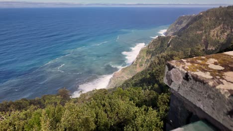 Alto-Mirador-En-La-Costa-Norte-Del-Paisaje-De-La-Isla-De-Madeira-En-Cámara-Lenta