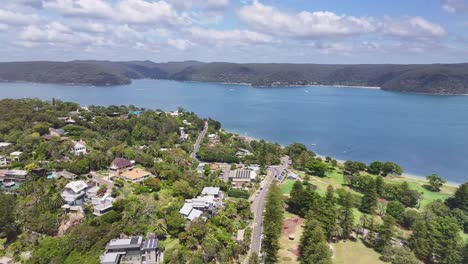 über-Palm-Beach-Häuser-Und-Den-Golfclub-In-Richtung-Pittwater-Dahinter