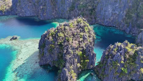 Drone-footage-of-the-twin-lagoons-on-Coron-island-in-the-Philippines