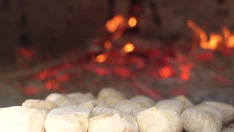 Cocinar-Pan-En-Horno-De-Barro-Panadería-Tradicional-De-Pastelería-En-Cámara-Lenta