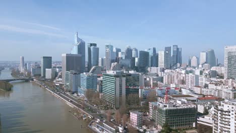 La-Defense-neighborhood-riverside,-Paris-in-France