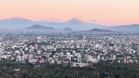 Toma-De-Drones-Del-Bosque-De-Chapultepec-Y-Volcanes-En-La-Ciudad-De-México.