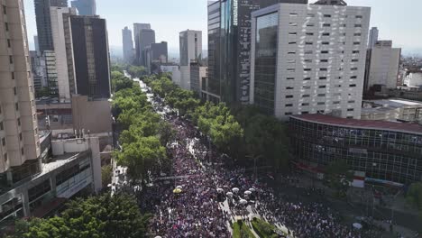 Aerial-reconnaissance-of-International-Women's-Day-march-along-Paseo-de-la-Reforma,-Mexico