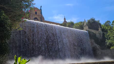 Montjuic-Wasserfall-Kaskade,-Barcelona-Spanien-An-Einem-Sonnigen-Tag