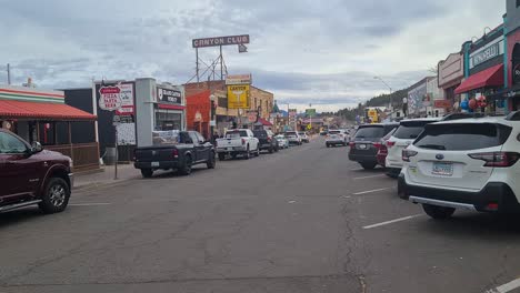 Downtown-Street,-Cars,-Shops-and-Restaurants-in-Williams-AZ-USA,-Historic-Route-66