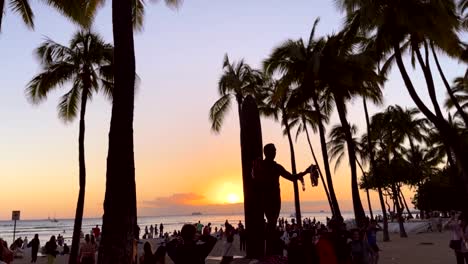 Waikiki-Sunset,-People,-Travel,-Beach-Vacation