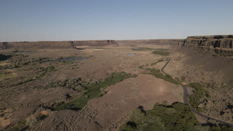 Luftaufnahme-Einer-Drohne-Von-Sun-Lake-Dry-Falls-Im-US-Bundesstaat-Washington