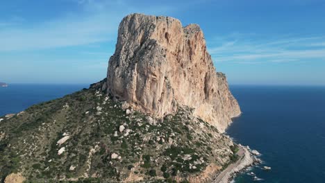 Naturpark-Calpe-Rock-Penon-De-Ifach-In-Alicante,-Costa-Blanca,-Spanien---Luftbild-4k