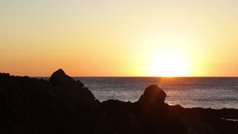 Zeitraffer-Eines-Sonnenuntergangs-über-Dem-Meer-Am-Südlichsten-Punkt-Australiens