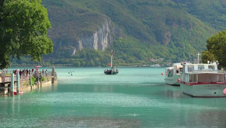 Pure,-clear-water-escapes-from-the-lake,-and-flows-into-the-channels-that-run-in-the-historic-center-of-Annecy
