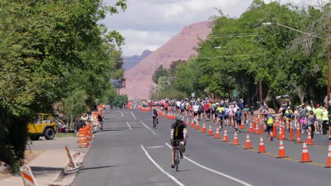 Radfahrer-Und-Läufer-Beim-Intermountain-Health-Ironman-70