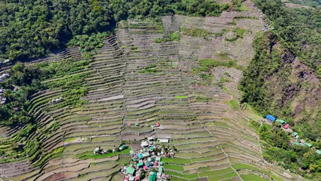 Drohnenaufnahmen-über-Den-Berühmten-Batad-Reisterrassen-Im-Norden-Der-Philippinen