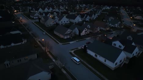 Houses-in-USA-neighborhood-at-night-in-winter