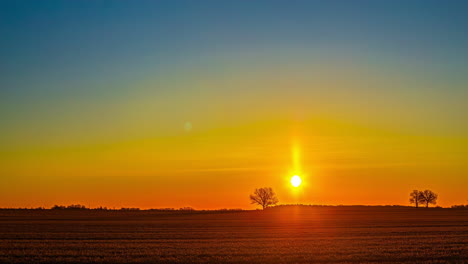 Timelapse-Of-Sun-Rises-Over-The-Rural-Farm-And-Fields