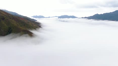 Wolken-Bedecken-Die-Berge-Im-Nordwesten-Vietnams