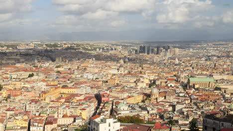 Static-shot-of-Naples-cityscape-in-sunny-day,-Italy