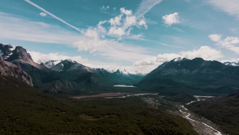 Panorama-Luftaufnahme-Des-Mount-Fitz-Roy-Beim-Wandern-Und-Der-Laguna-De-Los-Tres-In-Patagonien,-Argentinien