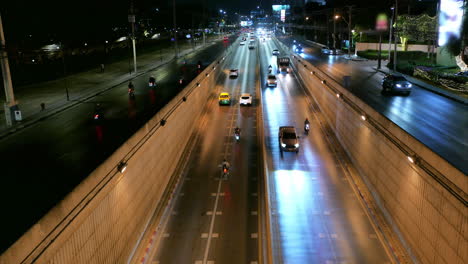 Zeitraffer-Ansicht-Des-Geschäftigen-Nachtverkehrs-In-Bangkok,-Thailand
