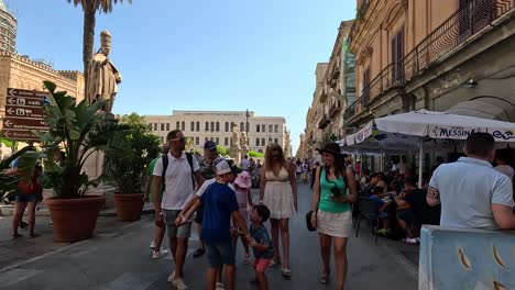 Tourists-are-walking-on-Via-Vittorio-Emanuele-Street,-on-the-left-is-Palermo-Cathedral