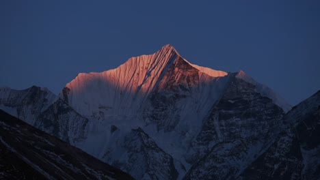 Close-up-view-of-the-red-sunset-on-Gangchempo-mountain