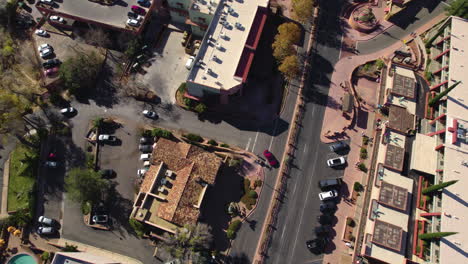 Downtown-Sedona-AZ-USA,-Revealing-Drone-Shot-of-Uptown-Buildings,-Streets-and-Traffic