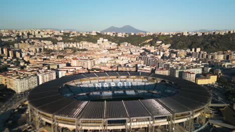 Filmischer-Luft-Hyperlapse-über-Dem-Stadio-Diego-Armando-Maradona,-Heimat-Des-SSC-Neapel,-Der-In-Der-Serie-A-Spielt
