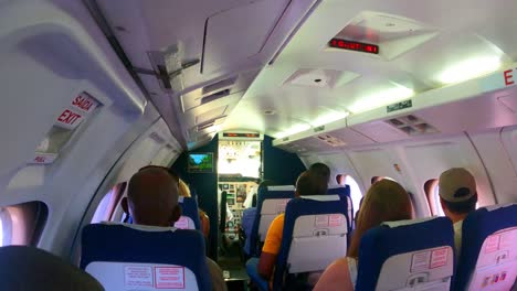 Blick-Aus-Dem-Inneren-Des-Charterflugzeugs-BAE-Jetstream-32-Von-Sevenair,-Das-Die-Verbindung-Zwischen-São-Tomé-Und-Prince-Island,-Afrika-Herstellt