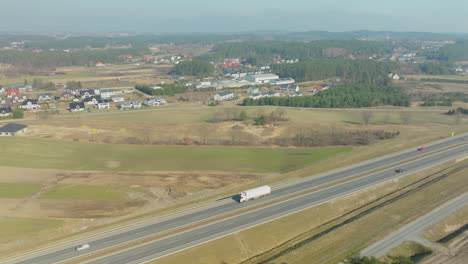 Luftaufnahme-Der-Autobahn-Mit-Ländlichen-Landschaft