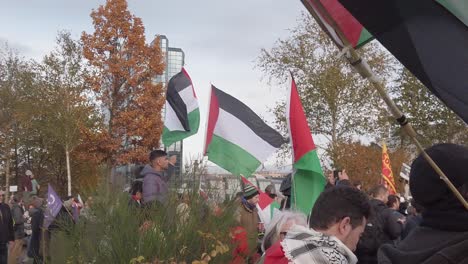 Zeitlupe-Von-Menschen-Bei-Einer-Pro-Palästina-Kundgebung-In-Glasgow