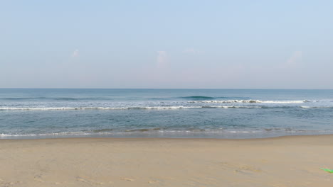 Morgen-Am-Strand,-Sand,-Palmen-Und-Das-Meer