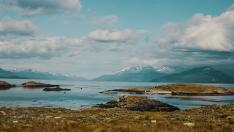 Lagos-En-Los-Senderos-De-Montaña-En-Tierra-Del-Fuego,-Patagonia-Argentina,-Sudamérica