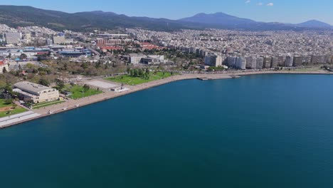 Aerial-view-of-the-waterfront-in-Thessaloniki,-Greece