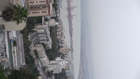 Vídeo-Vertical,-Vista-De-Haifa-Hacia-El-Mar,-Puerto-De-Haifa,-Israel