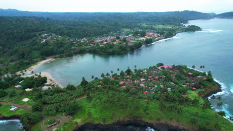 Luftaufnahme-über-Boca-Do-Inferno,-In-Richtung-Der-Stadt-Agua-Izé-In-Sao-Tome