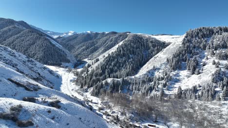 Imágenes-De-Drones-De-Invierno-De-Montaña-De-Kirguistán