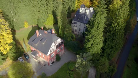 Aerial-shot-of-the-XIX-century-Swiss-style-villas-in-Sudety-mountains-valley-in-Poland,-Europe