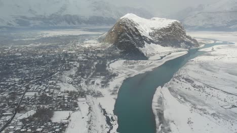 Aerial-View-Of-Snow-Covered-Village-Town-In-Skardu-City,-Gilgit-Baltistan-Beside-Indus-River