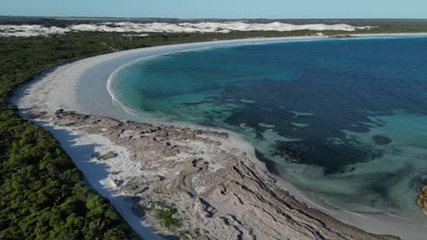 Deserted-Wylie-Bay-Rock-beach,-Esperance-area-in-Western-Australia