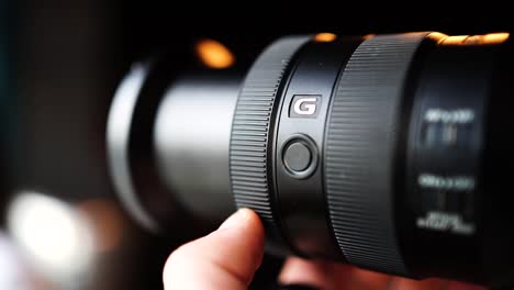 Close-up-of-digital-camera-lens,-photographer-adjust-and-turn-focus-ring