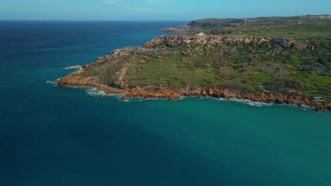 Famosa-Bahía-De-Ramla-En-La-Isla-De-Gozo,-Malta