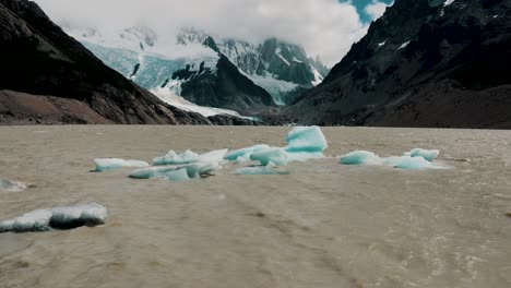 Laguna-Torre-Und-Cerro-Torre-Peak-Im-Nationalpark-Los-Glaciers,-El-Chalten,-Patagonien,-Argentinien