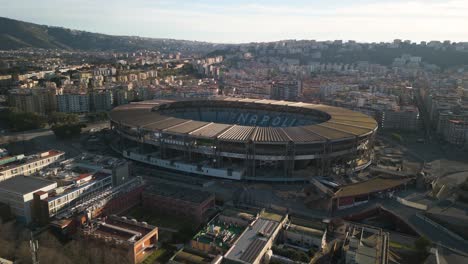 Un-Dron-Revela-El-Icónico-Estadio-Diego-Armando-Maradona-En-Nápoles,-Italia