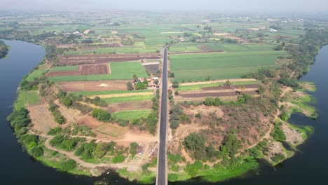 Autopista-Satara-A-Aundh,-Vista-De-Drones-Del-Río-Krishna