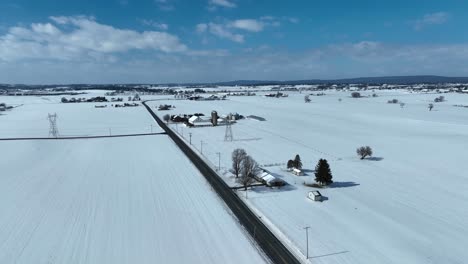 Antena-Panorámica-De-Tierras-De-Cultivo-Cubiertas-De-Nieve-En-EE.UU.