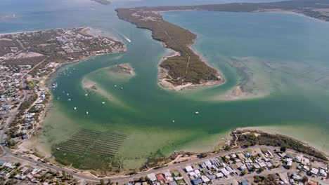 Urlaubsziel-Coffin-Bay-Mit-Häusern-Am-Wasser-Und-Türkisfarbenem-Meeresarm,-Eyre-Peninsula,-Südaustralien