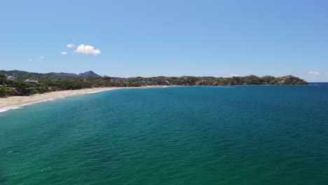 Sayulita-main-surf-beach-in-Mexico-on-perfect-summers-day