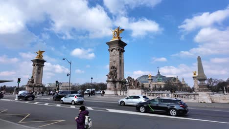 Pont-Alexandre-III-bridge-crossing-Seine-in-Paris,-France