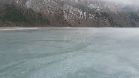 Greenish-of-water-lake-in-Klöntalersee